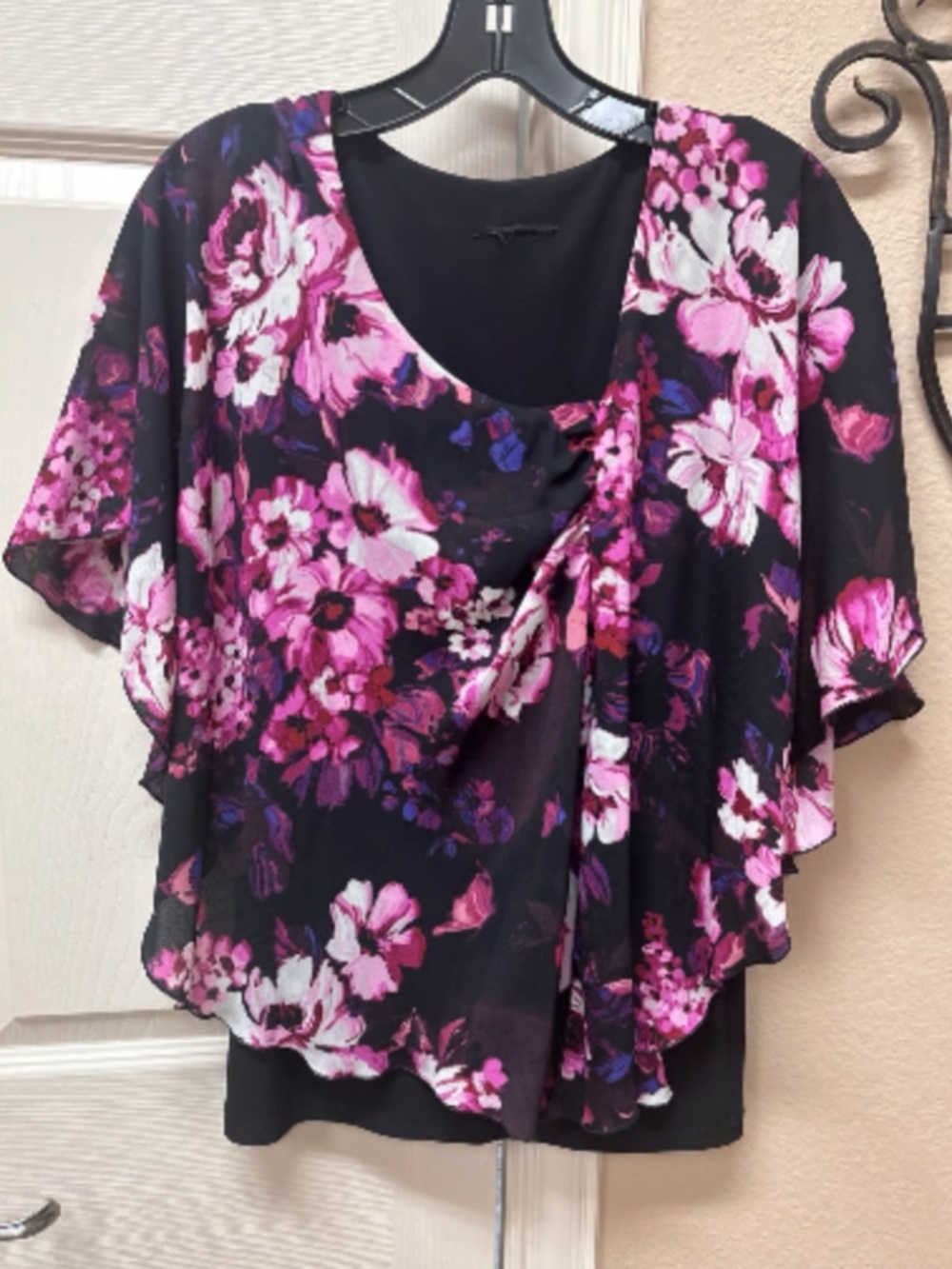 Beautiful floral swingy, flowy top